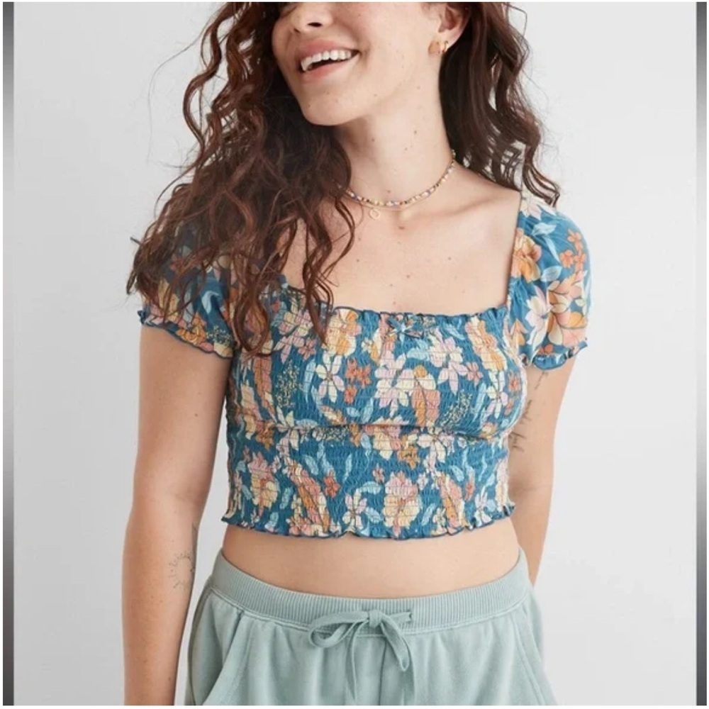 Aerie Smocked Puff Sleeve Floral Crop Top – NWT Size Medium
